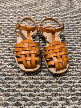 Old Navy Kids Woven Fisherman Sandals in Cognac